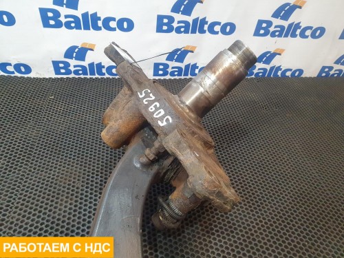 Кулак поворотный передний правый